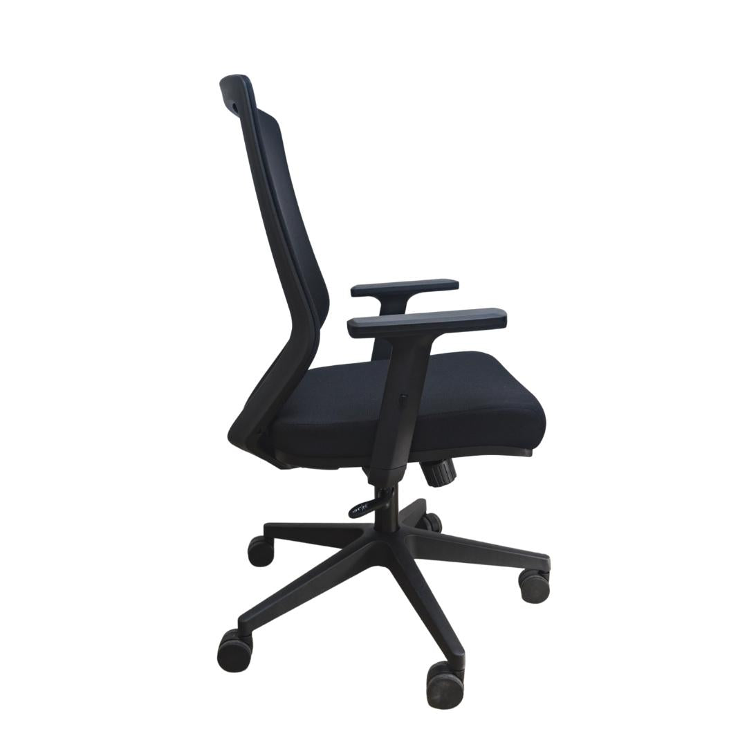 Silla de oficina Kleber brazos regulables sin apoyo lumbar